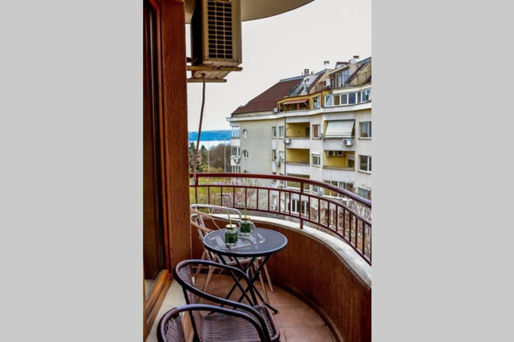 Sea View Apartment Next To Sea Garden And Beach 바르나 외부 사진